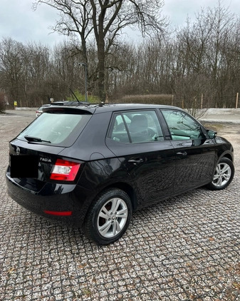 Skoda Fabia cena 27900 przebieg: 243332, rok produkcji 2019 z Poznań małe 56